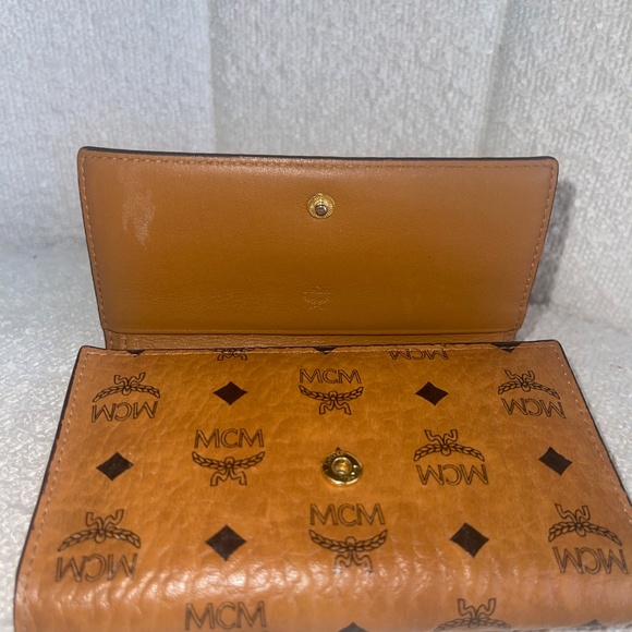 Authentic MCM Cognac Visetos Wallet - Picture 4 of 6